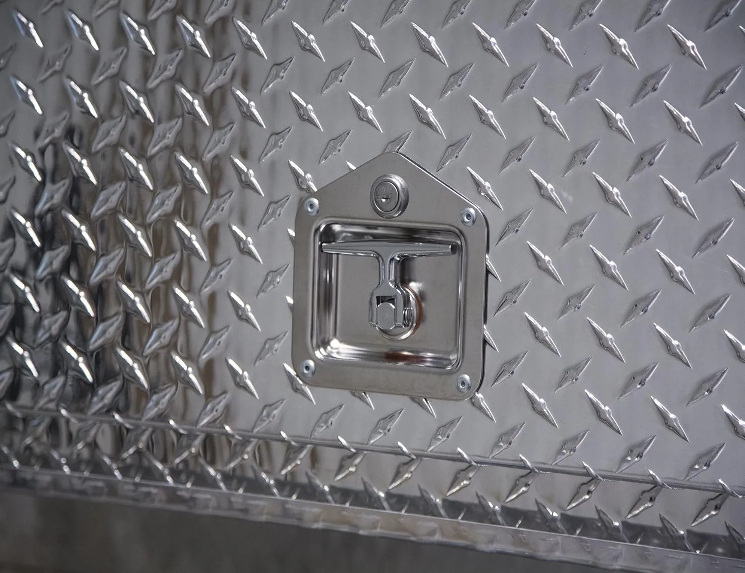 Buyers Products 1705650 Silver Aluminum Diamond Tread Contractor Truck Box With Lockable T-Handle Latch And One Lower Compartment, 88 x 21 x 13.5 Inch, Truck Tool Box For Storage And Organization