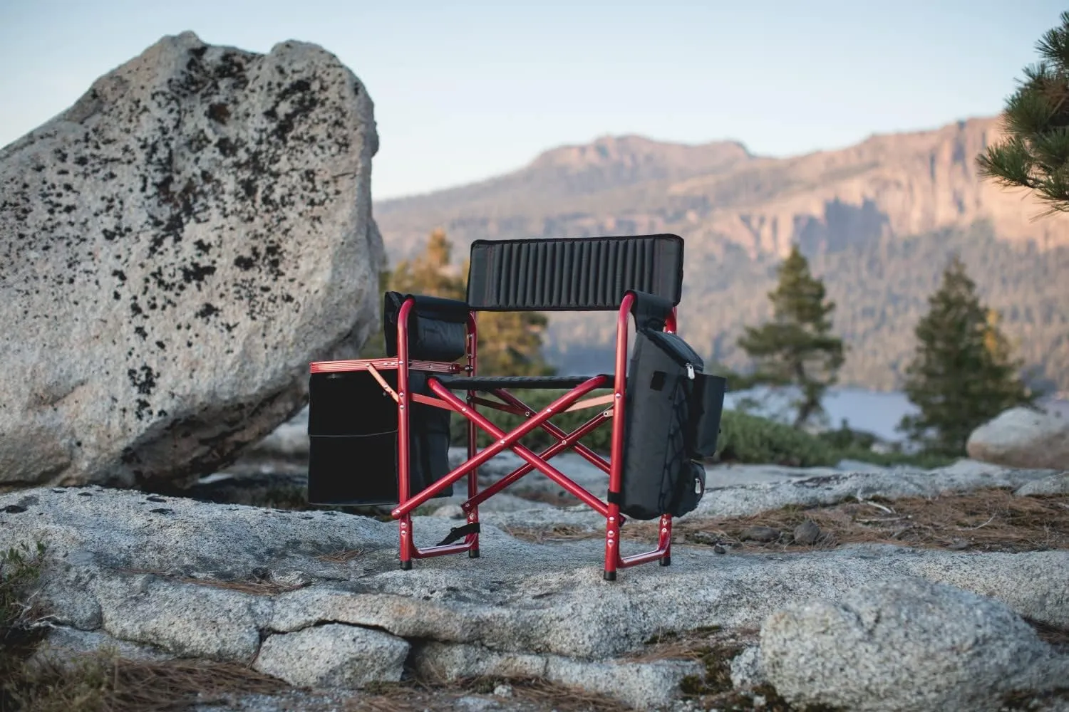 PICNIC TIME NCAA Arkansas Razorbacks Fusion Camping Chair with Side Table and Soft Cooler - Beach Chair for Adults - Lawn Chair