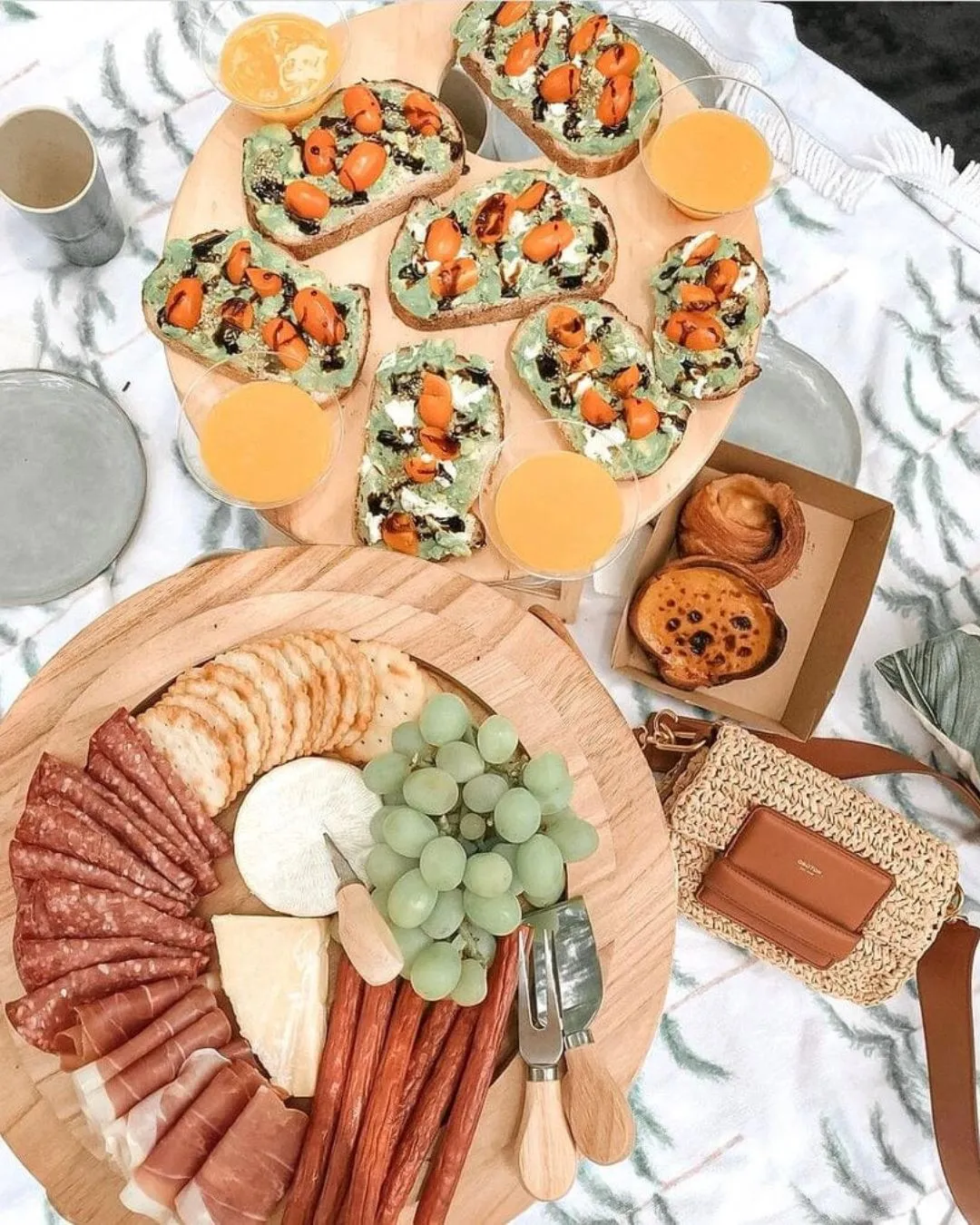 Round Portable Timber Picnic Table