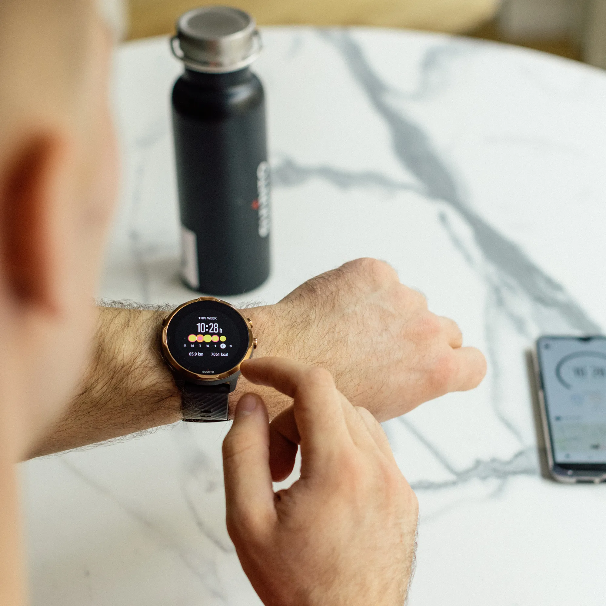SUUNTO 7 Graphite Copper GPS Smartwatch with Versatile Sports Experience with Wearable4U EarBuds Power Bundle